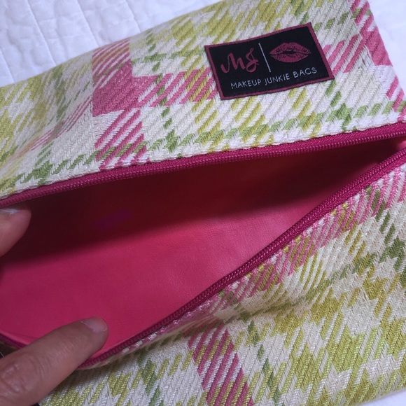 NEW Makeup Junkie Bag Size Medium Sweet Plaid - Picture 6 of 9